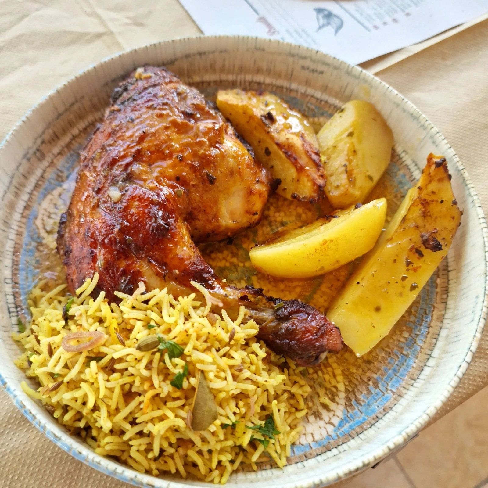 ربع فرخة ورك مشوية مع أرز